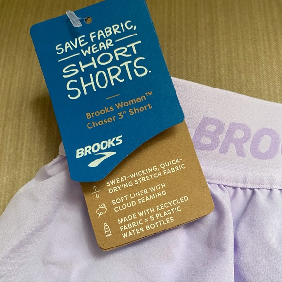 Brooks 3” women’s Chaser Shorts violet dash size large NWT - Picture 8 of 9